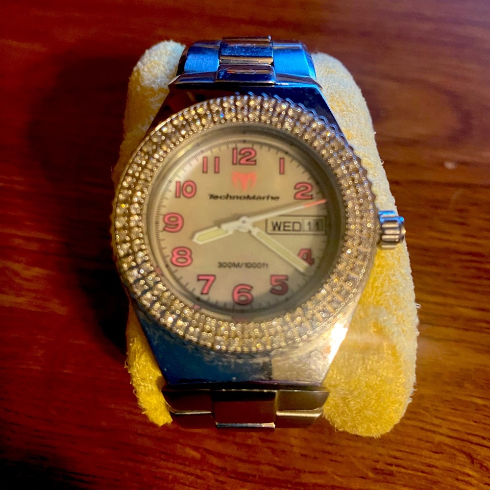 TechnoMarine ladies Dive and diamond watch